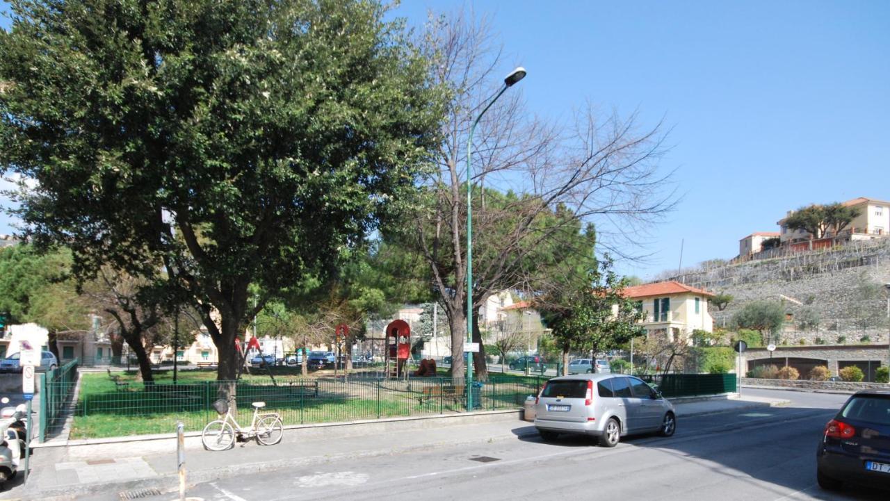 Appartamenti Con Giardino E Posto Auto Per Famiglie Finale Ligure Bagian luar foto