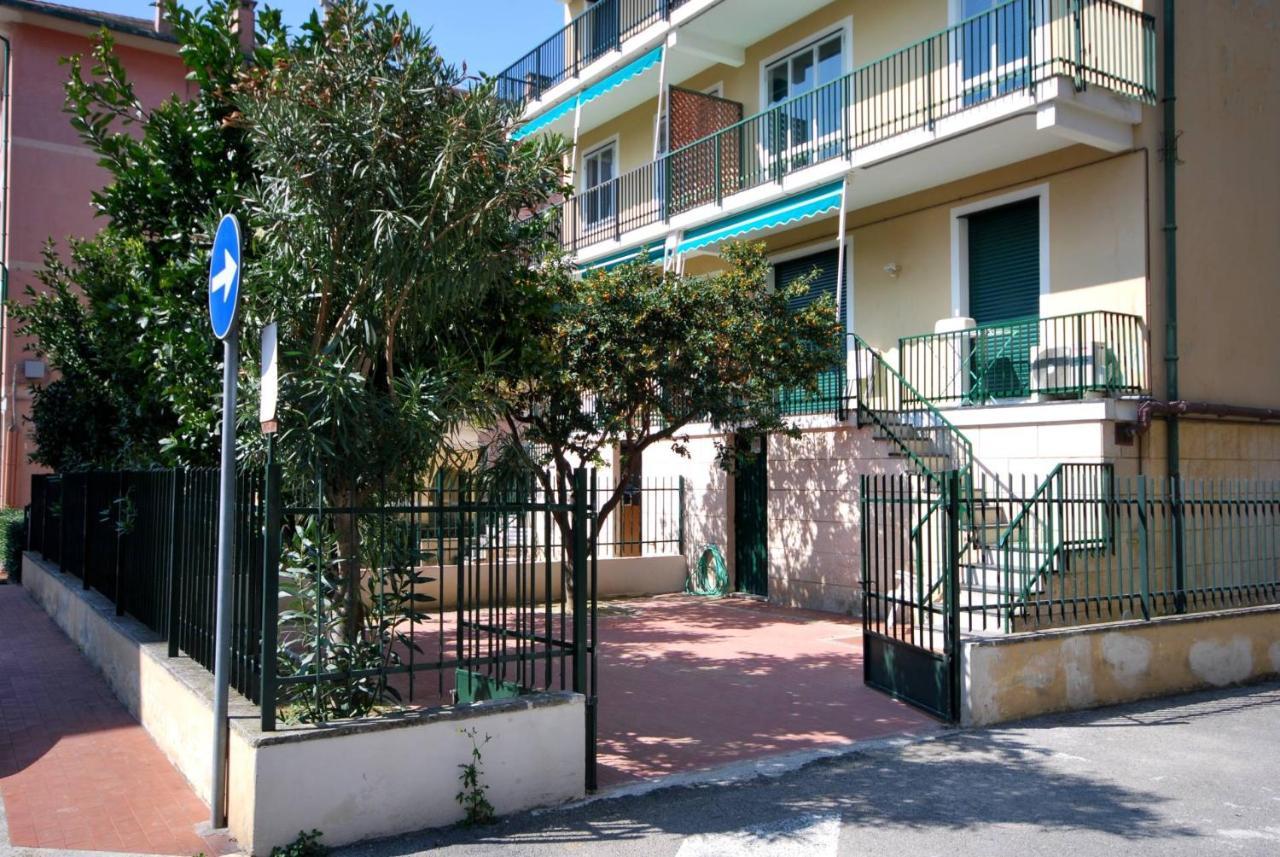 Appartamenti Con Giardino E Posto Auto Per Famiglie Finale Ligure Bagian luar foto