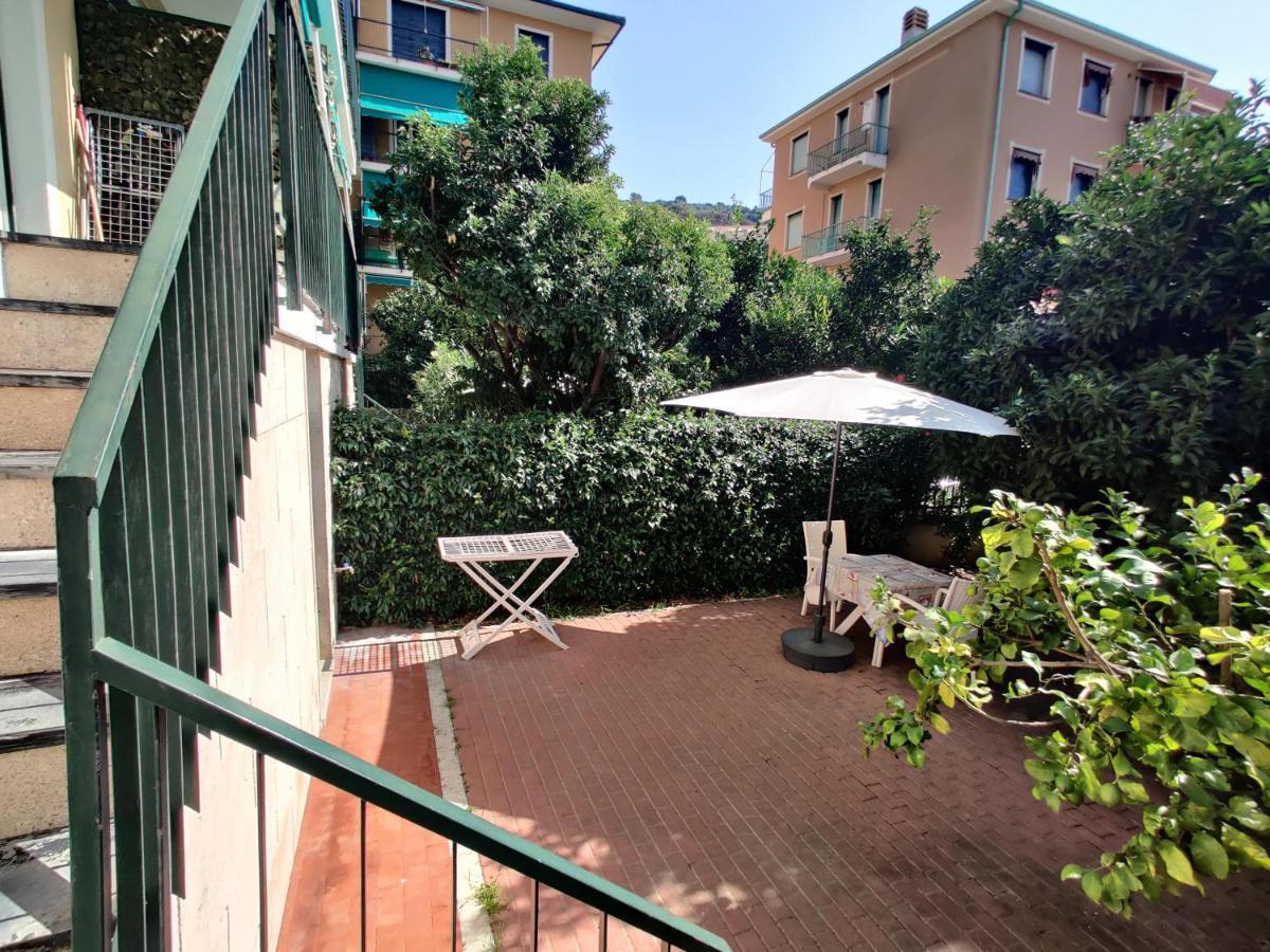 Appartamenti Con Giardino E Posto Auto Per Famiglie Finale Ligure Bagian luar foto