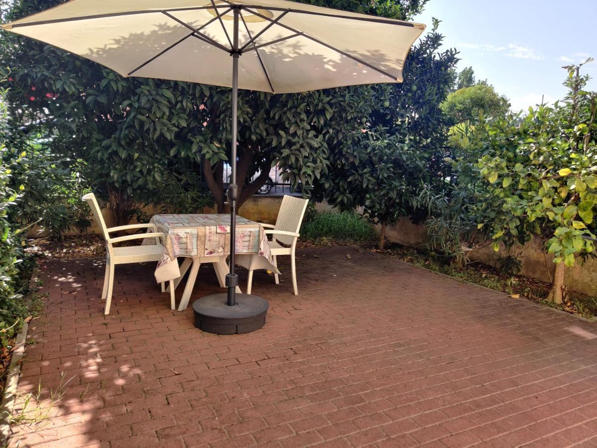 Appartamenti Con Giardino E Posto Auto Per Famiglie Finale Ligure Bagian luar foto